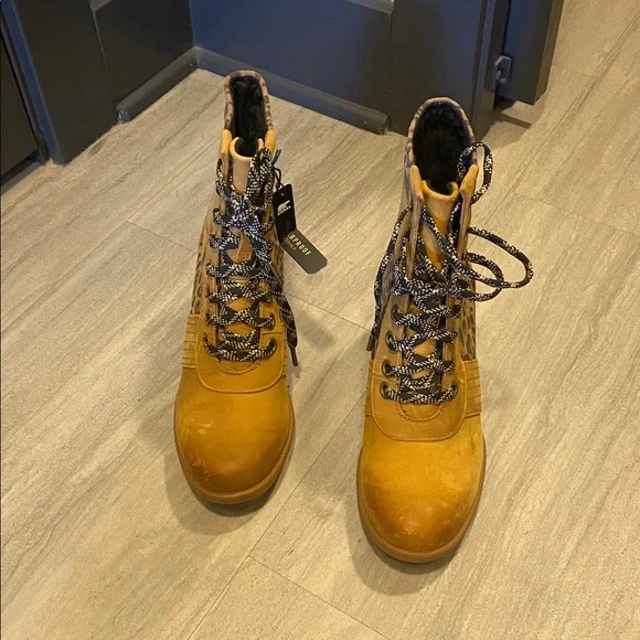 NWT Sorel Boot - Picture 4 of 5